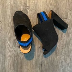 Size 5.5 Open toe block heels-Black
